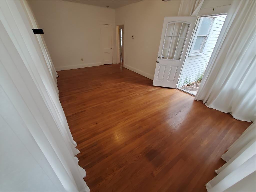 1906 Newning Ave - Photo 4 of 14