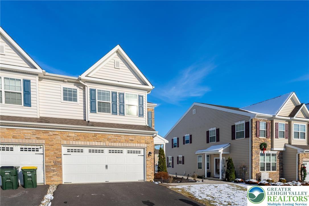 369 Redclover Ln - Photo 2 of 48