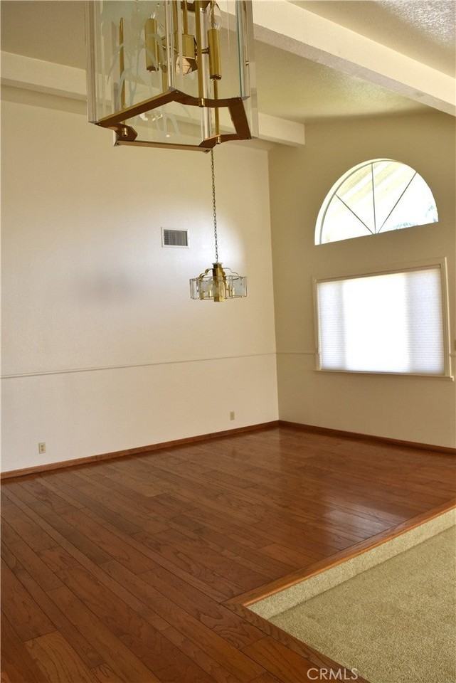 102 Klamath St - Photo 6 of 38