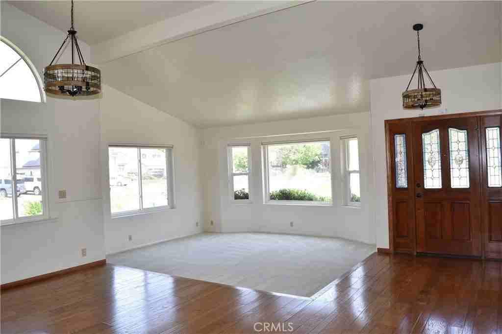 102 Klamath St - Photo 7 of 38