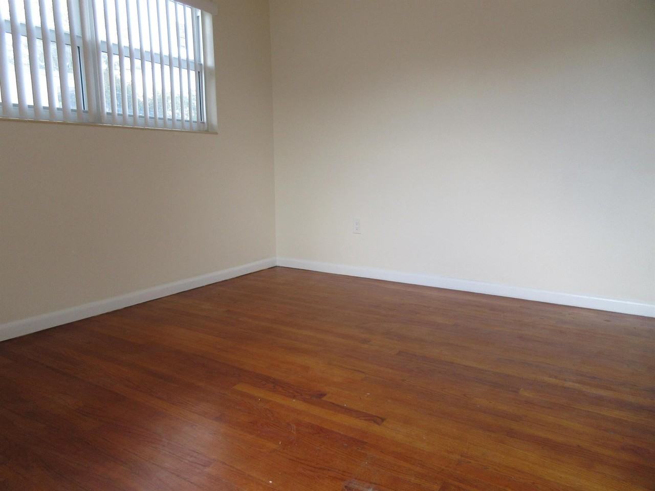 1238 17th Avenue North - Photo 3 of 8