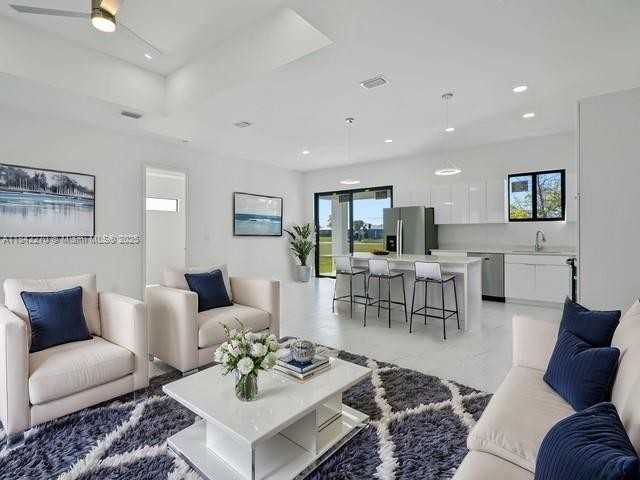 2632 Nw 4th Ave #2632 - Photo 3 of 8