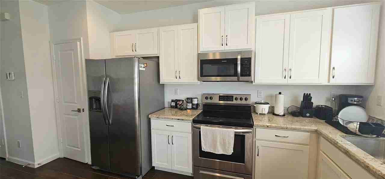1129 Northwest 41st Lane - Photo 3 of 8