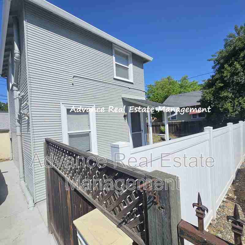 3010 Franklin Blvd - Photo 3 of 13