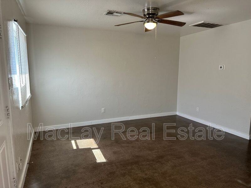 2918 E Roeser Rd #2 - Photo 3 of 9