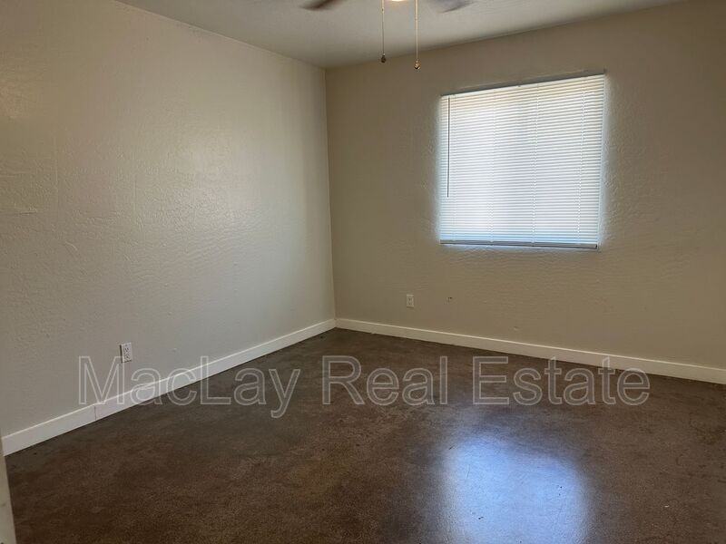 2918 E Roeser Rd #2 - Photo 4 of 9