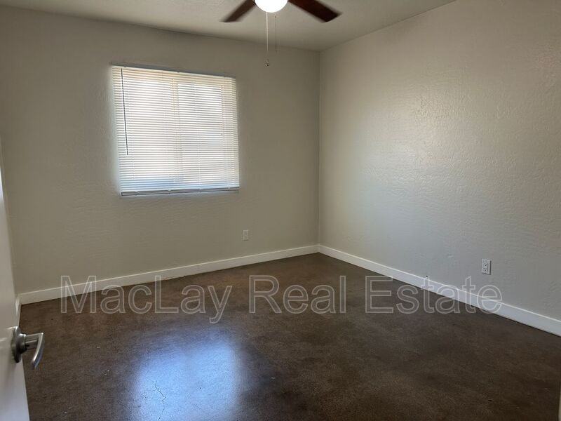 2918 E Roeser Rd #2 - Photo 6 of 9