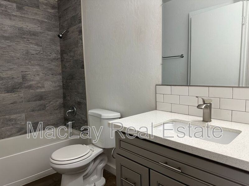 2918 E Roeser Rd #2 - Photo 5 of 9