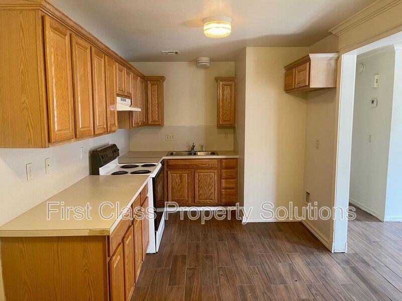 1132 N Gardner Ave - Photo 3 of 14