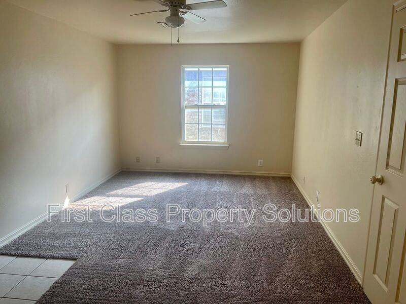 1132 N Gardner Ave - Photo 5 of 14