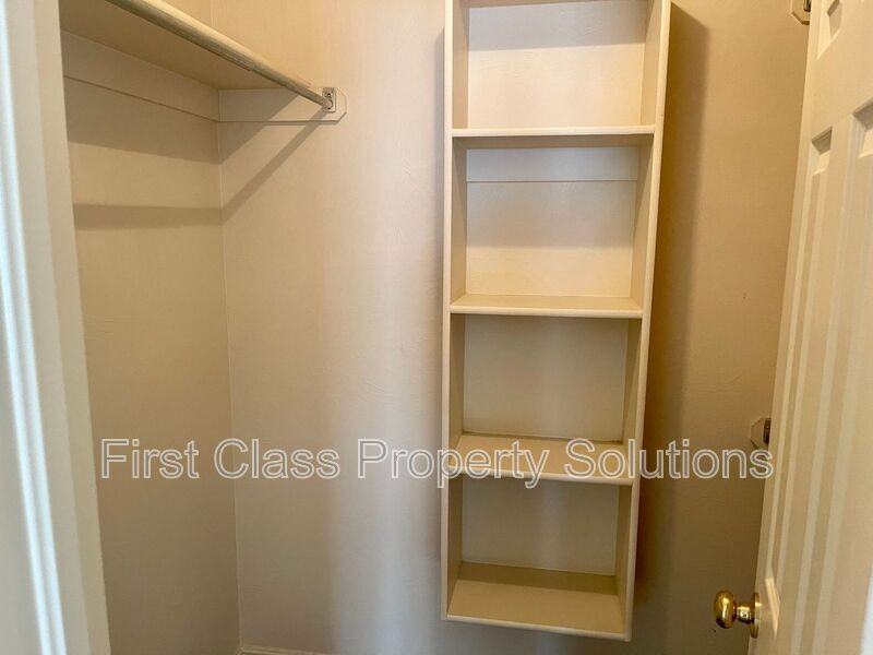 1132 N Gardner Ave - Photo 6 of 14