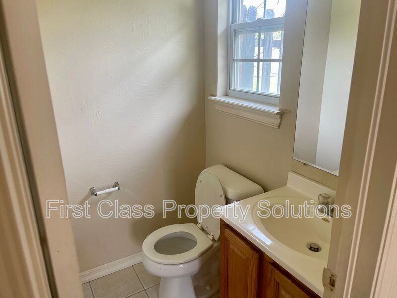 1132 N Gardner Ave - Photo 7 of 14