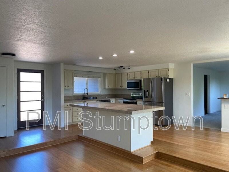 11095 Se 92nd Ct - Photo 2 of 32