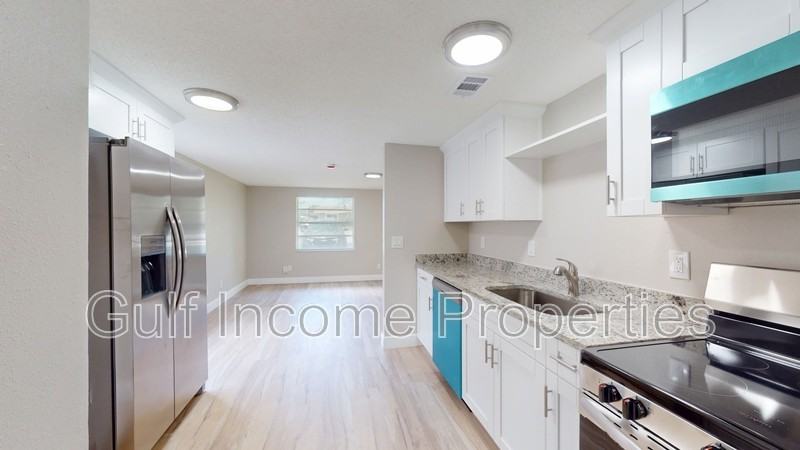 2515 30th Avenue Drive East - Photo 3 of 20