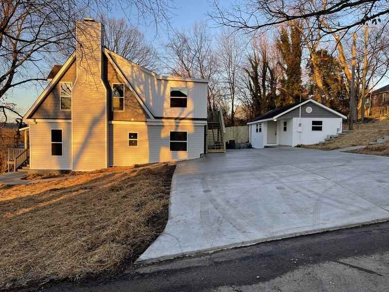 202 E Columbia Ave #2 - Photo 3 of 14