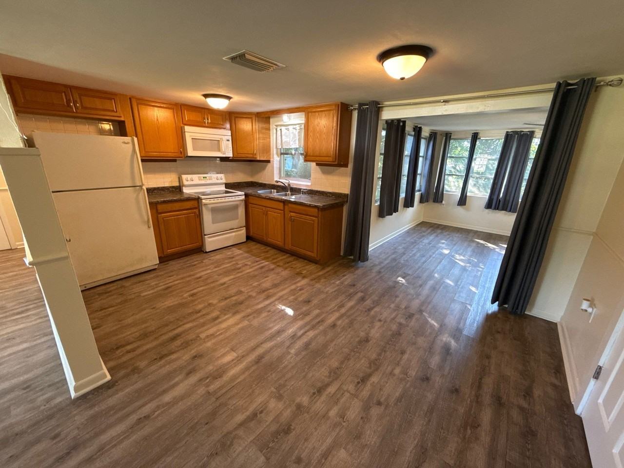 43 S Melbourne St - Photo 3 of 12