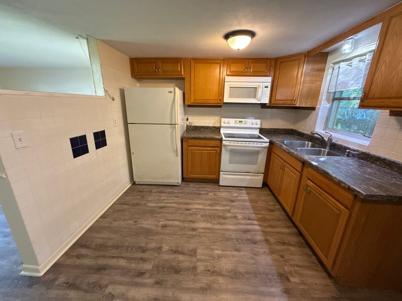 43 S Melbourne St - Photo 4 of 12