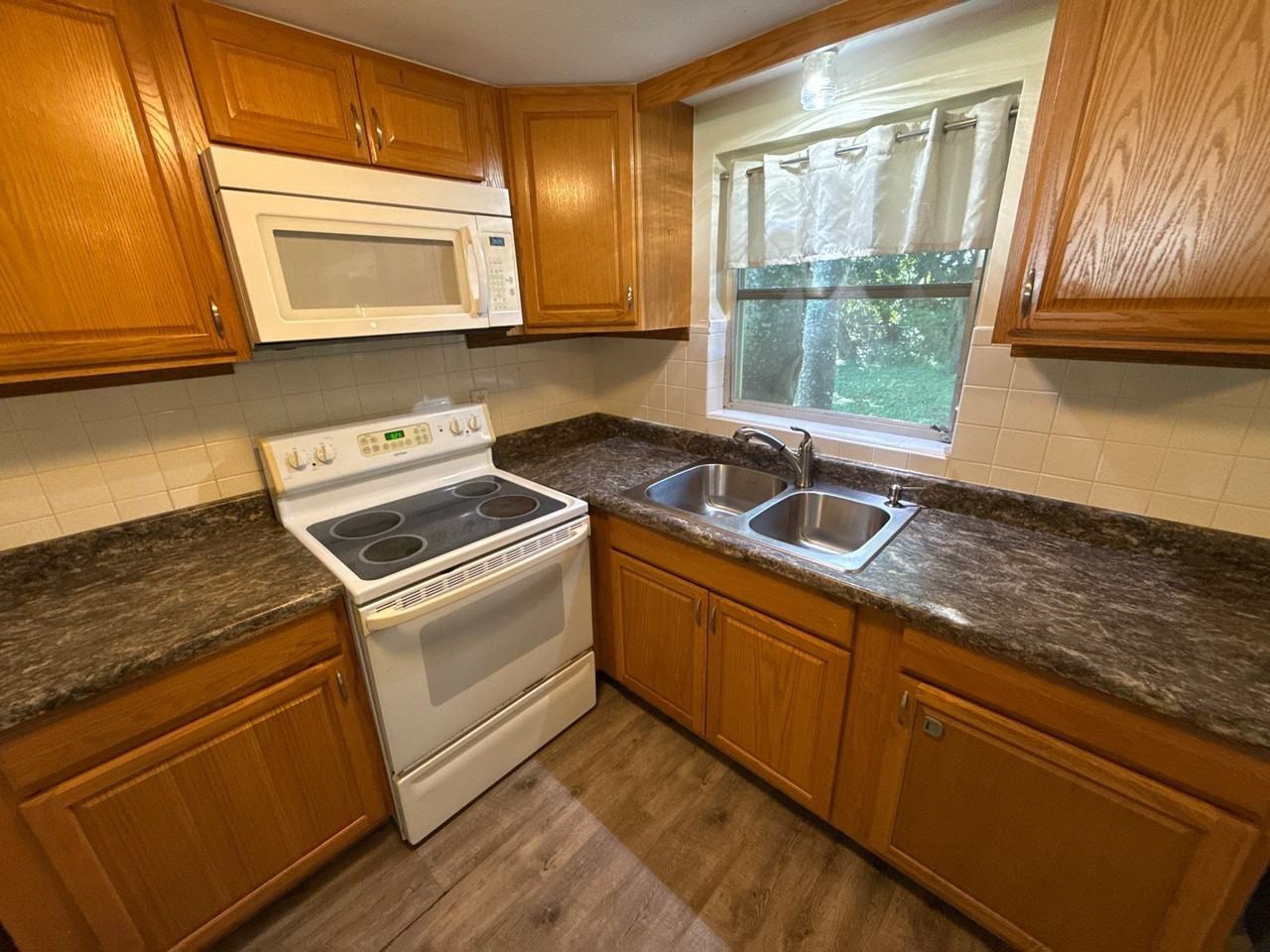 43 S Melbourne St - Photo 5 of 12