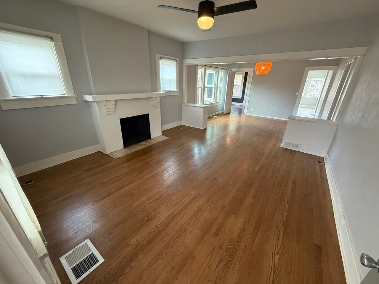 642 E 8th St - Photo 3 of 21