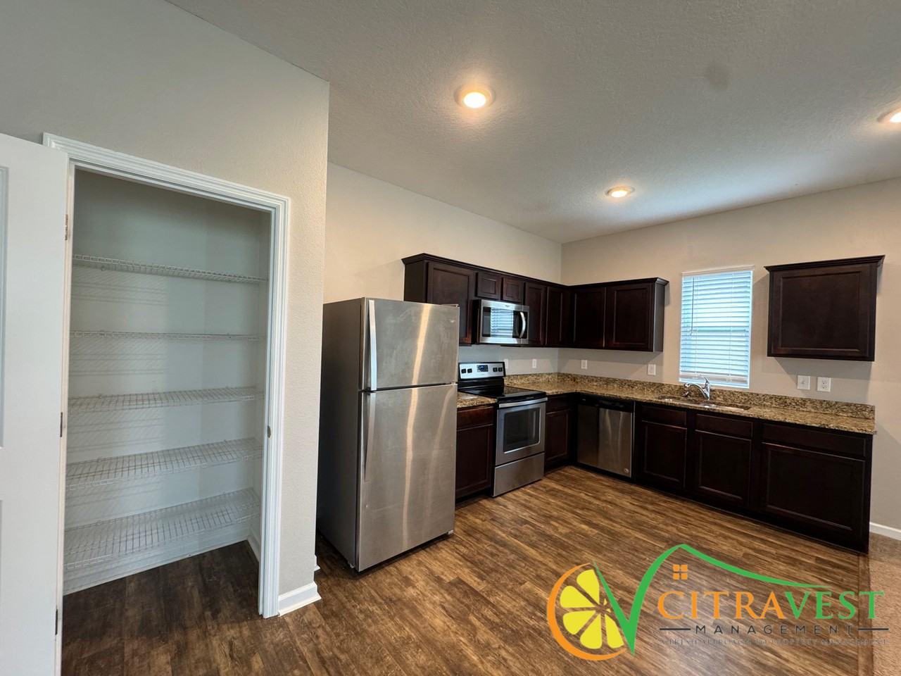 4833 St James Ct - Photo 3 of 12