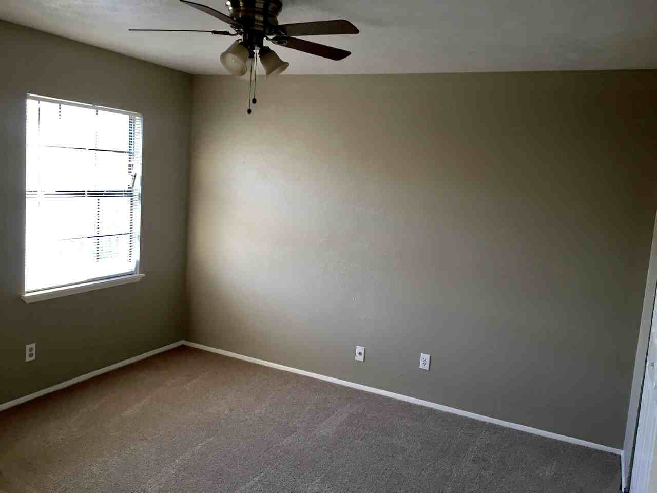 4249 Caldwell Ave - Photo 6 of 9