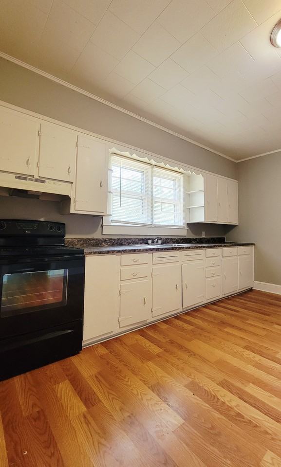 211 River Street - Photo 3 of 12