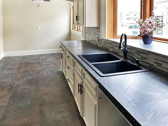 517 4th Ave E - Photo 2 of 15