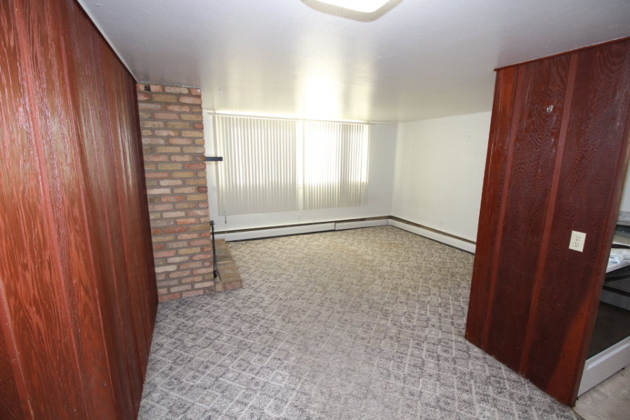 1025 Delmar Ct - Photo 2 of 8