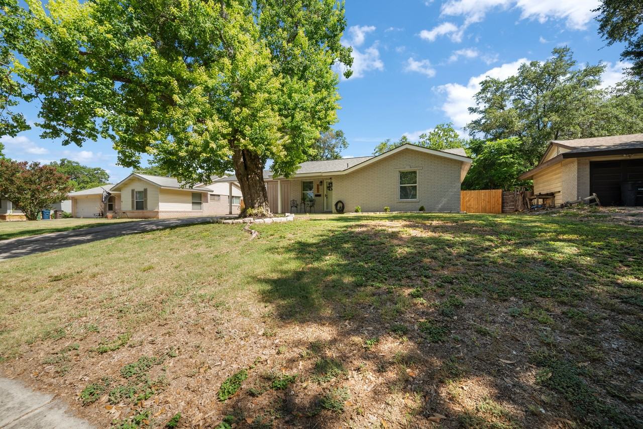 307 Dawnridge Dr - Photo 2 of 29