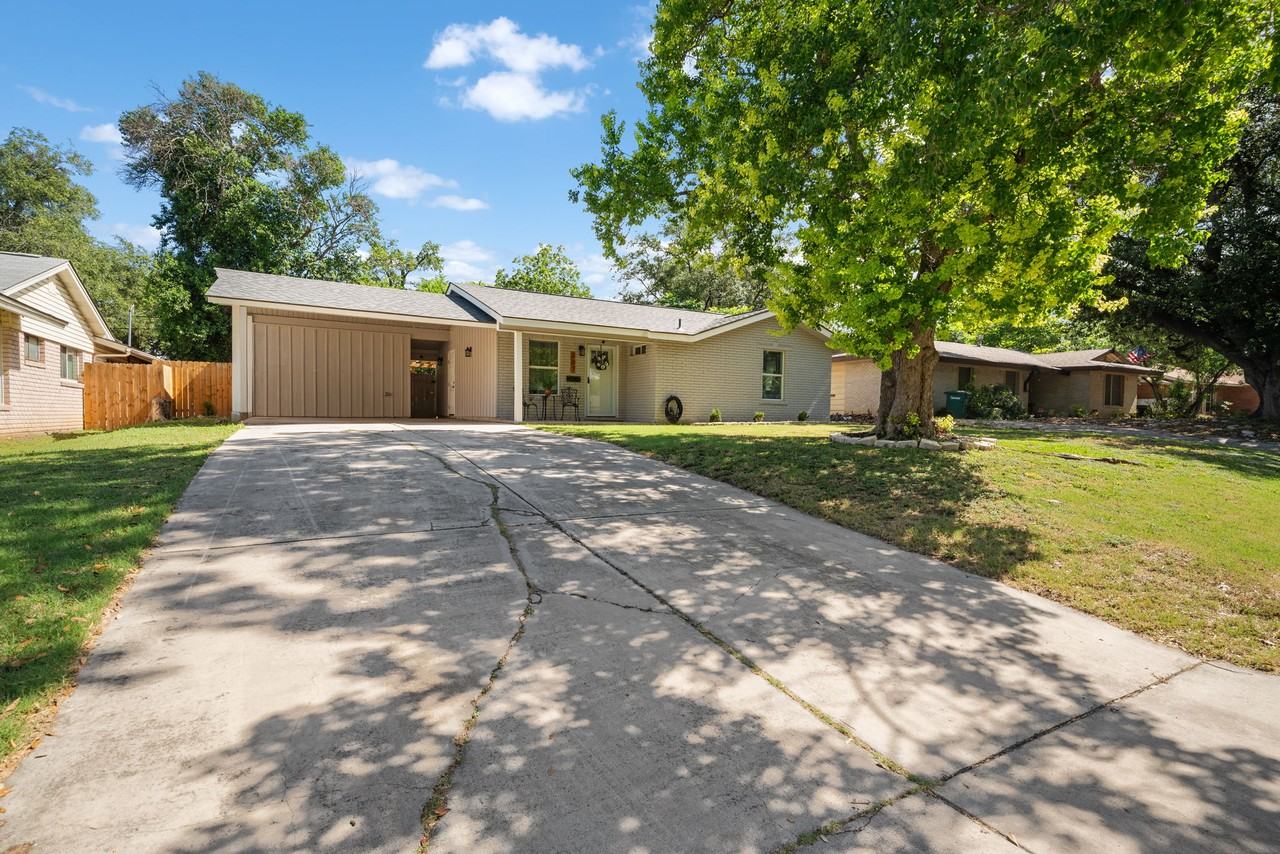 307 Dawnridge Dr - Photo 3 of 29