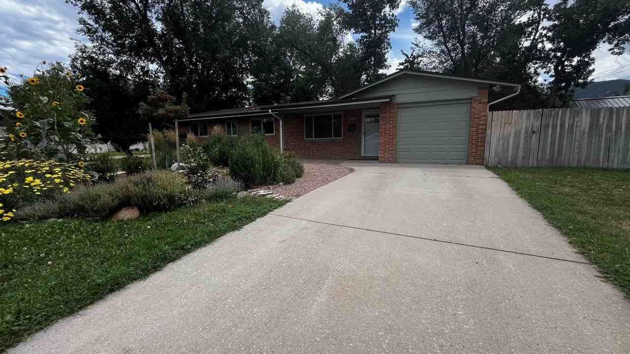 1001 Saturn Dr - Photo 2 of 13