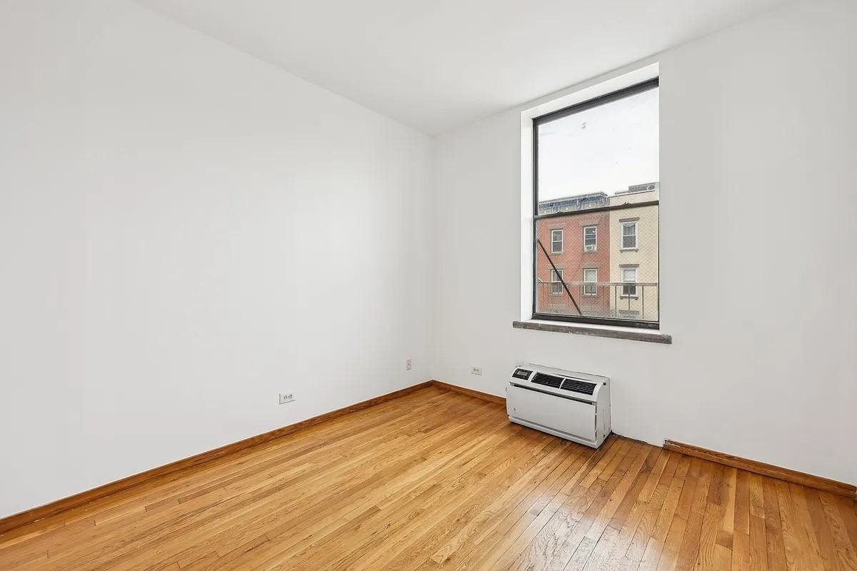 41 1St St - Photo 3 of 10