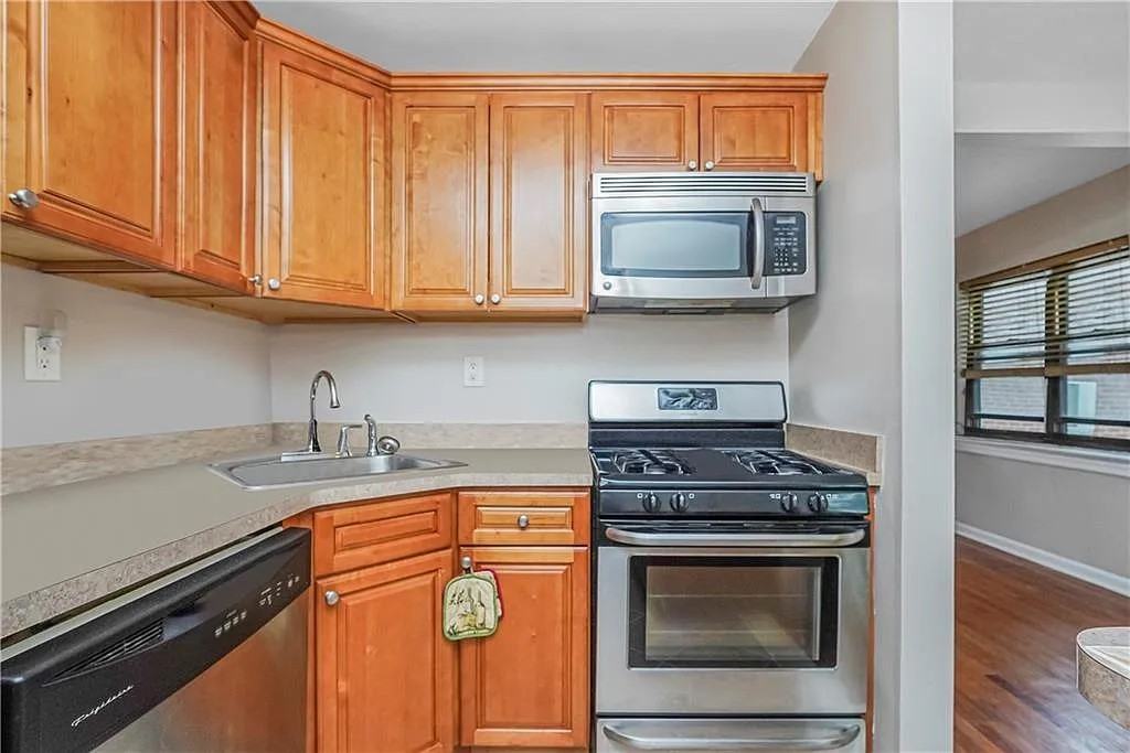 8889 Bay 16Th St - Photo 2 of 14