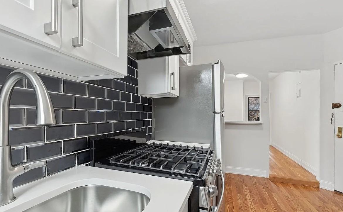 464 W 51St St - Photo 2 of 15