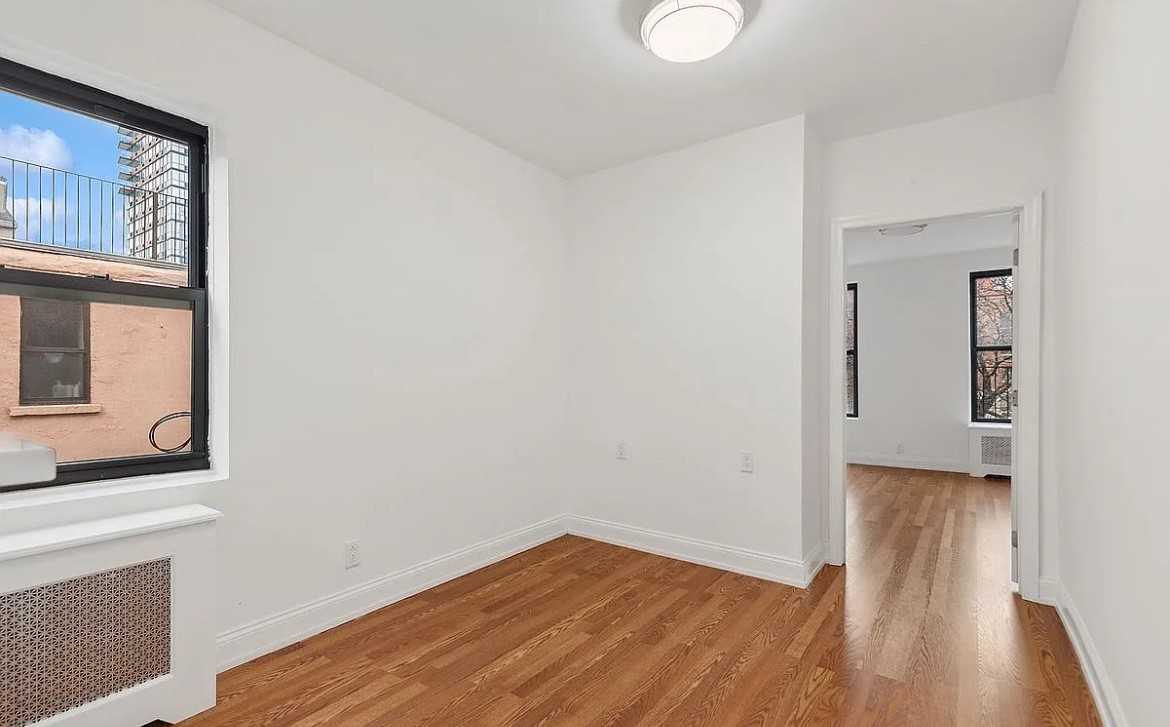 464 W 51St St - Photo 3 of 15