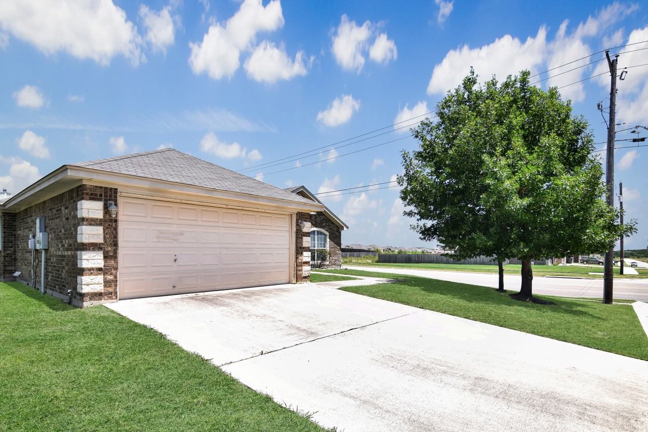 3501 Salt Fork Dr - Photo 2 of 21