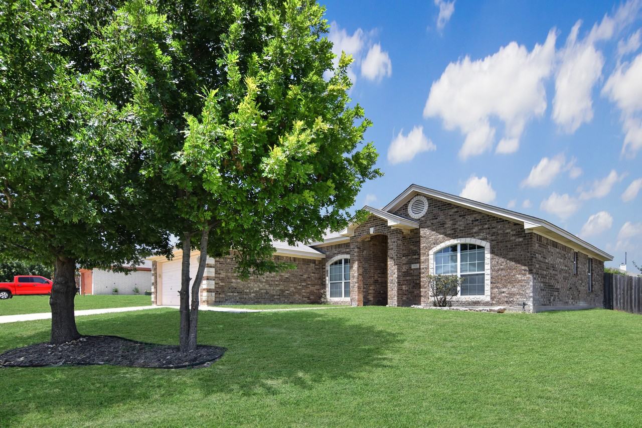 3501 Salt Fork Dr - Photo 3 of 21