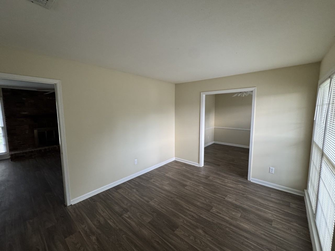 6229 Schomburg Rd - Photo 2 of 19