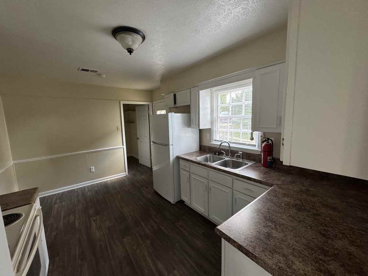 6229 Schomburg Rd - Photo 4 of 19