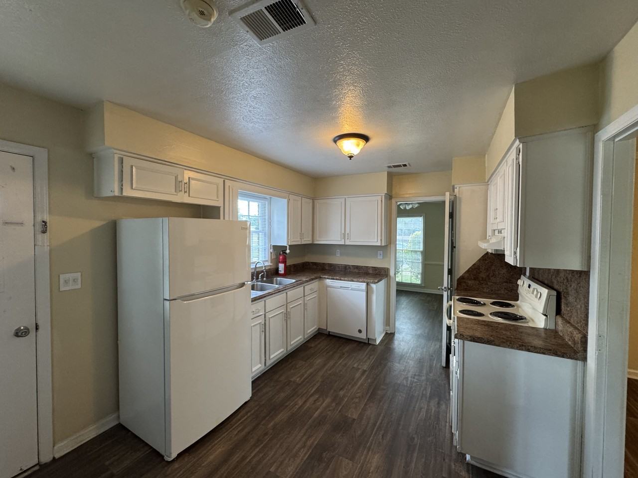 6229 Schomburg Rd - Photo 5 of 19