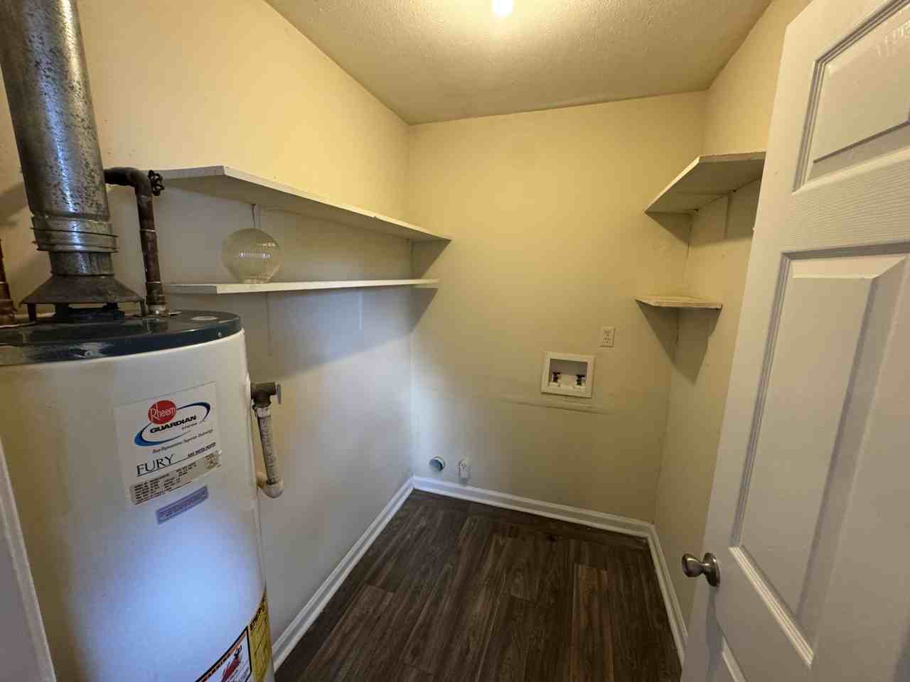 6229 Schomburg Rd - Photo 6 of 19