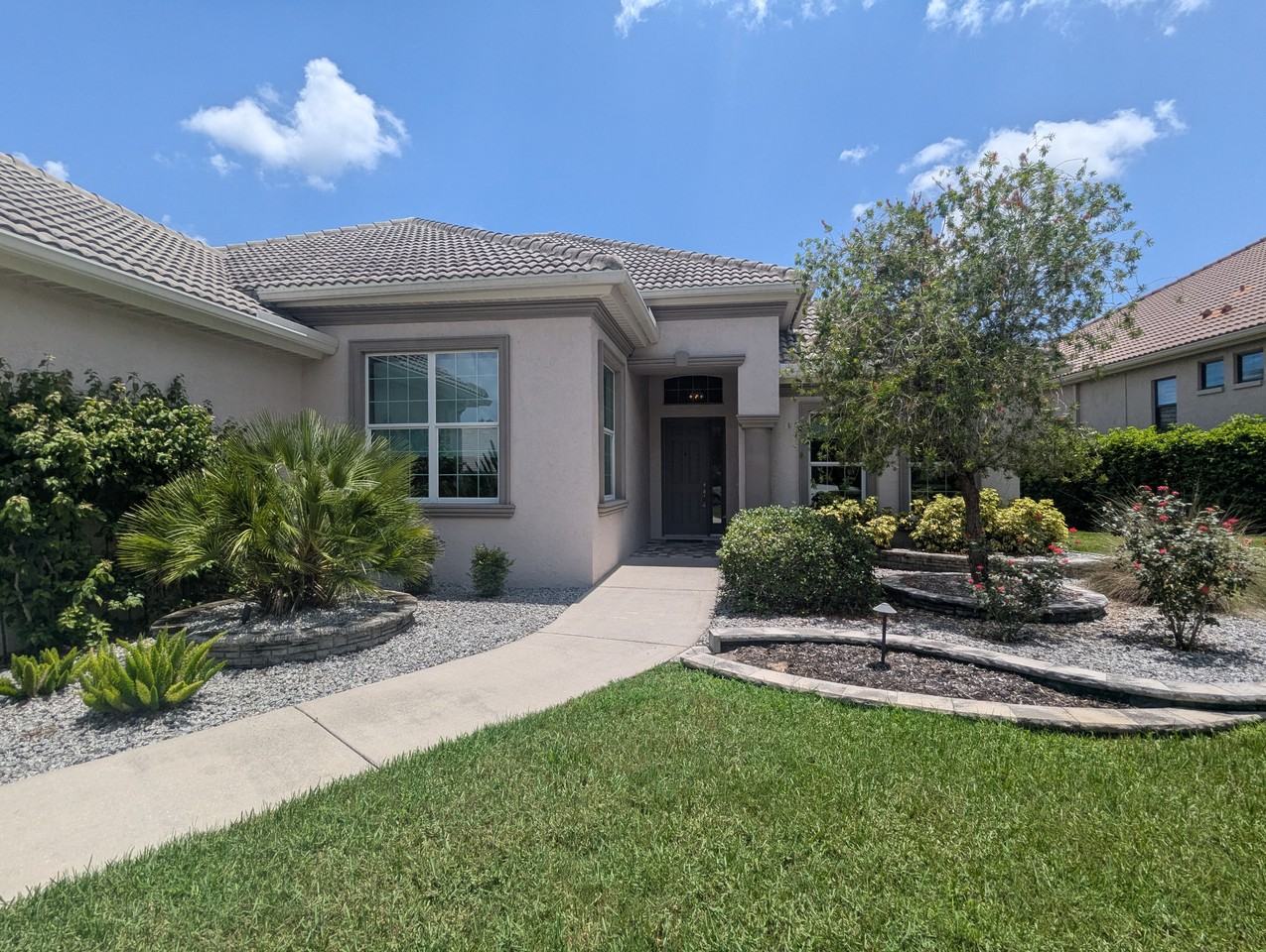 760 N Hunt Club Dr - Photo 2 of 37