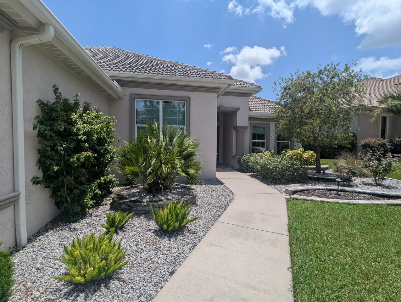 760 N Hunt Club Dr - Photo 3 of 37