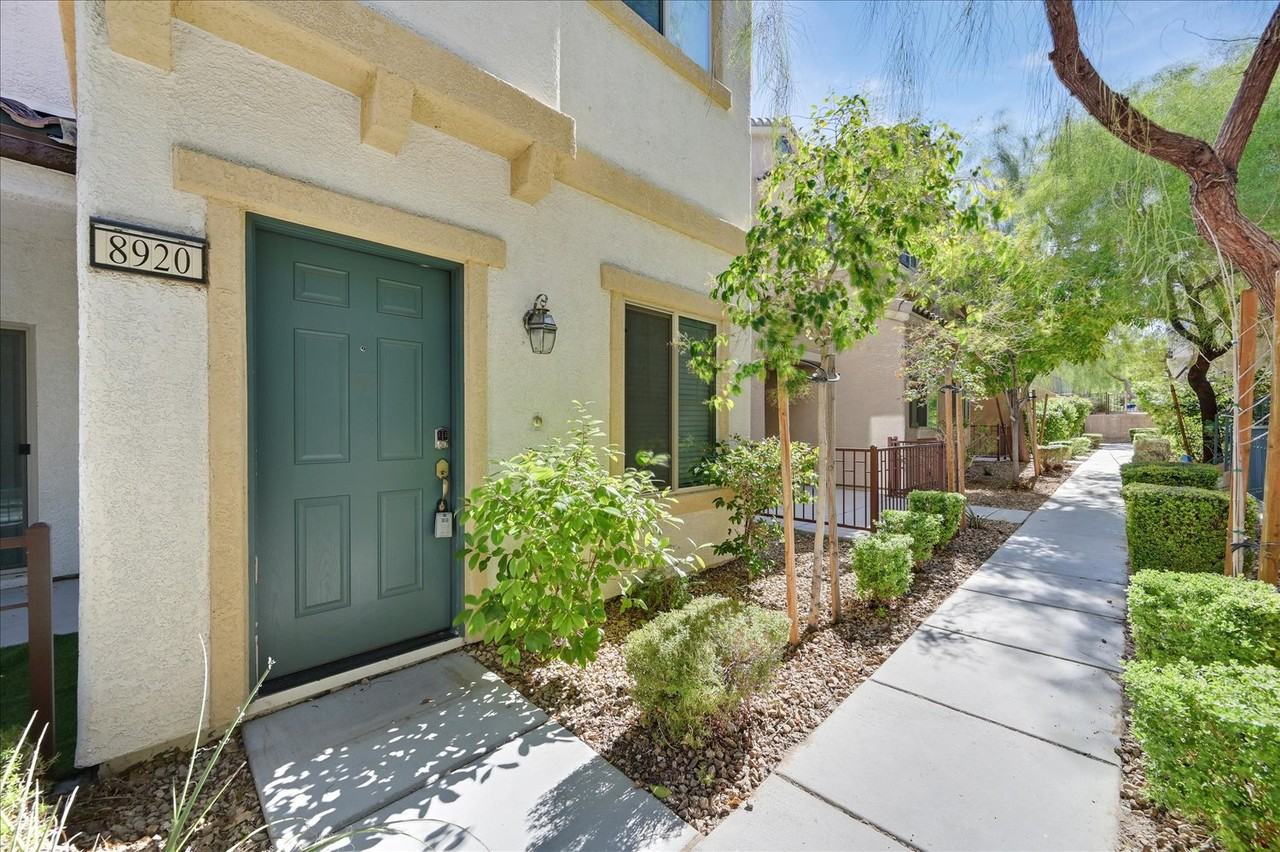 2920 Hand Painted Ct - Photo 2 of 25