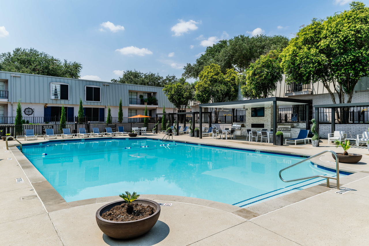 The Ashley at Bluffview Apartments - Photo 3 of 18