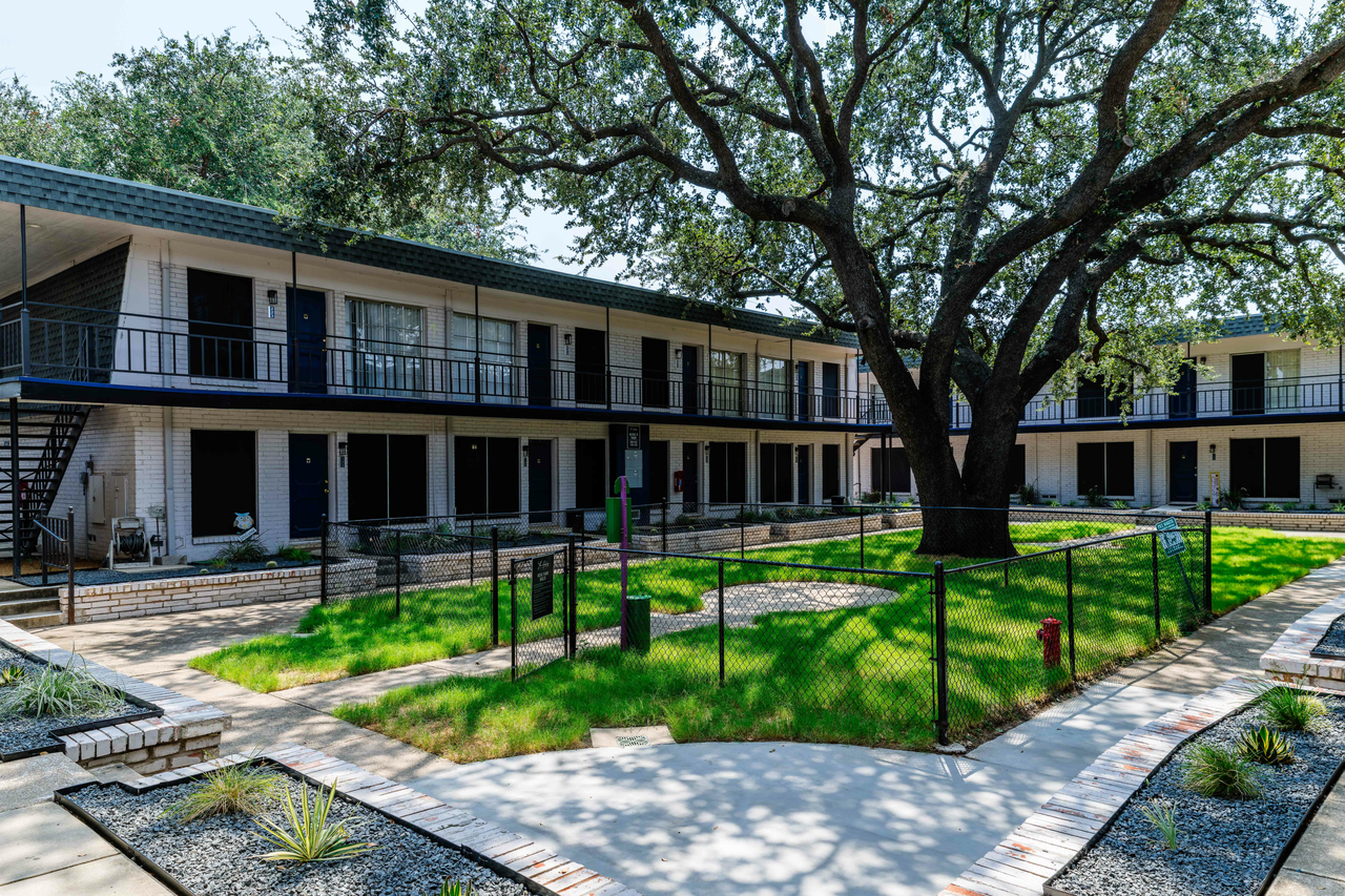 The Ashley at Bluffview Apartments - Photo 6 of 18