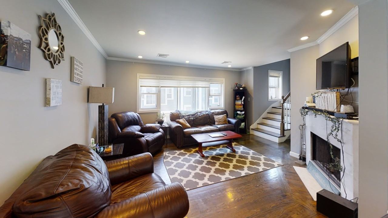 332 W 4th St - Photo 3 of 18