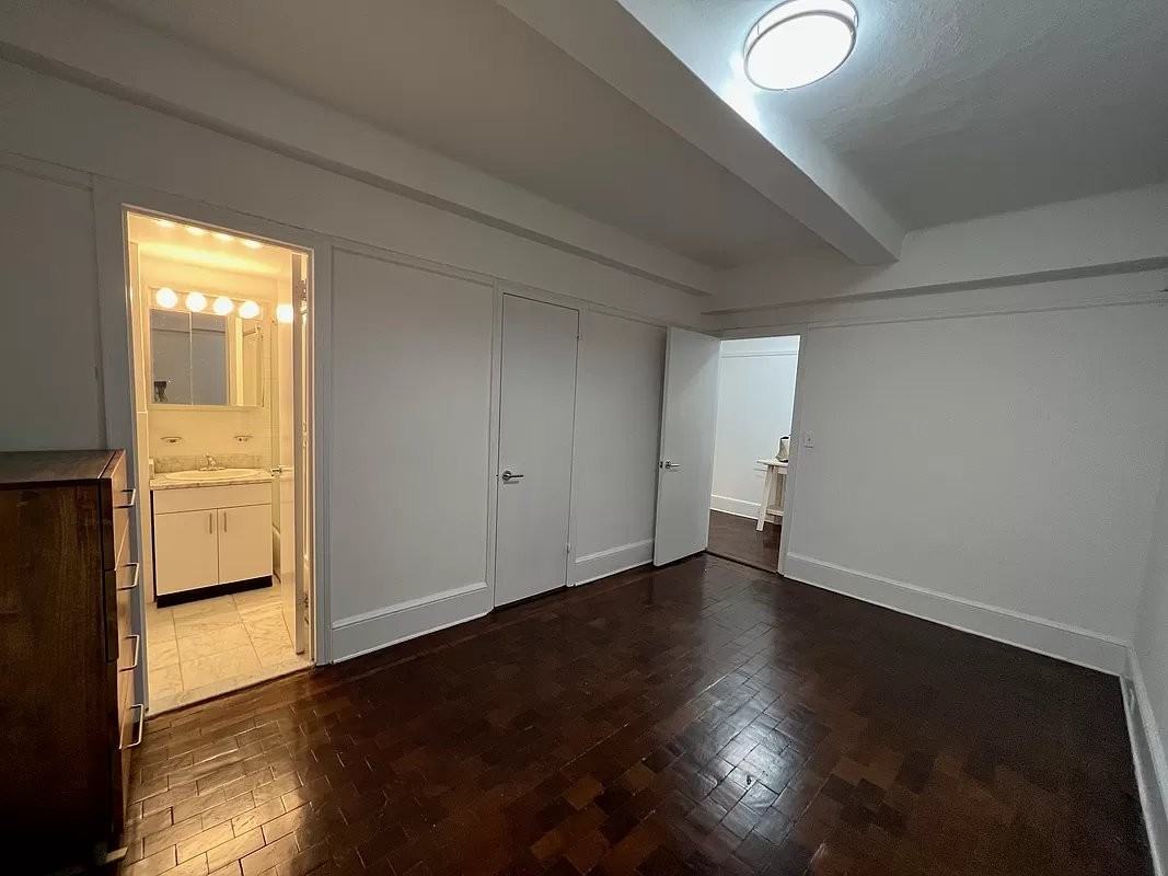 W 73rd St #14B - Photo 3 of 4