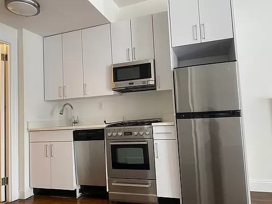 E 65th St #2B - Photo 5 of 7