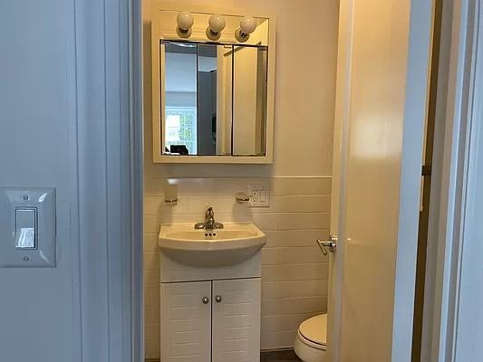 E 65th St #2B - Photo 7 of 7